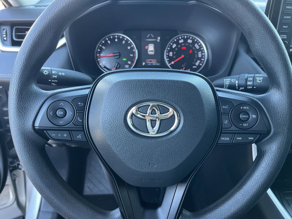 2022 Toyota RAV4 XLE 30