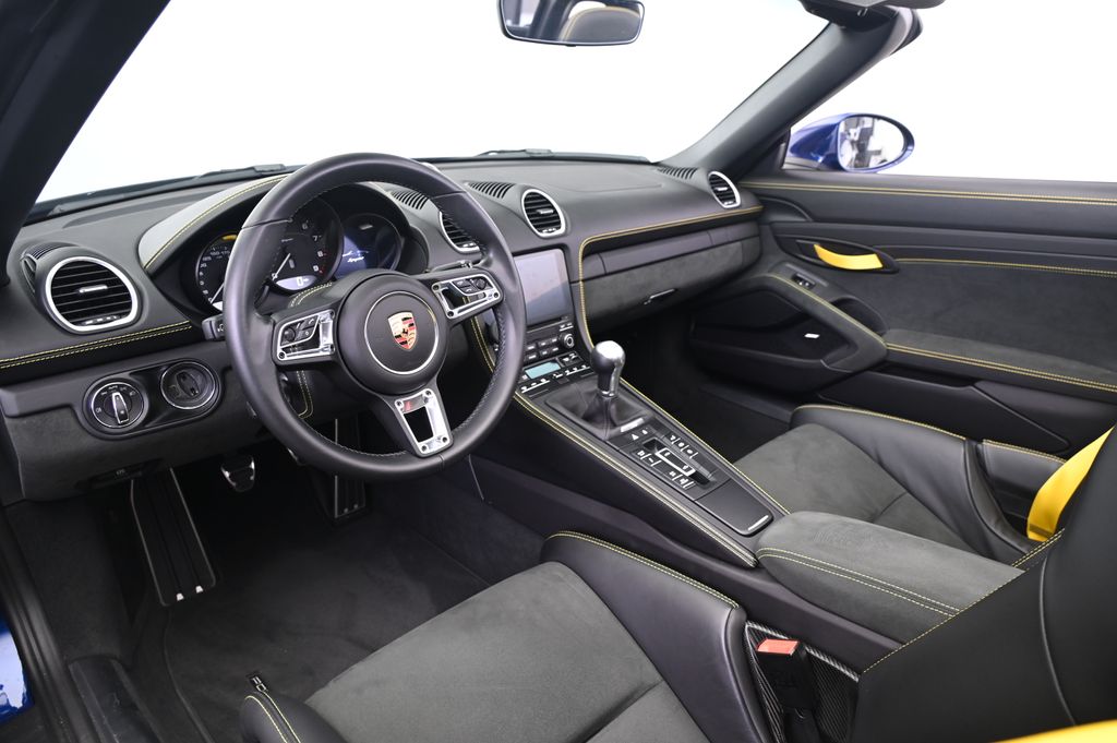 2022 Porsche   4