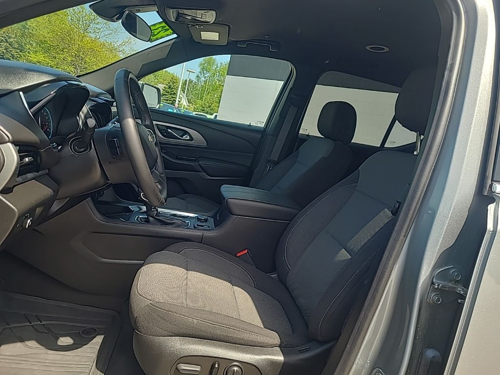 used 2023 Chevrolet Traverse car, priced at $34,956