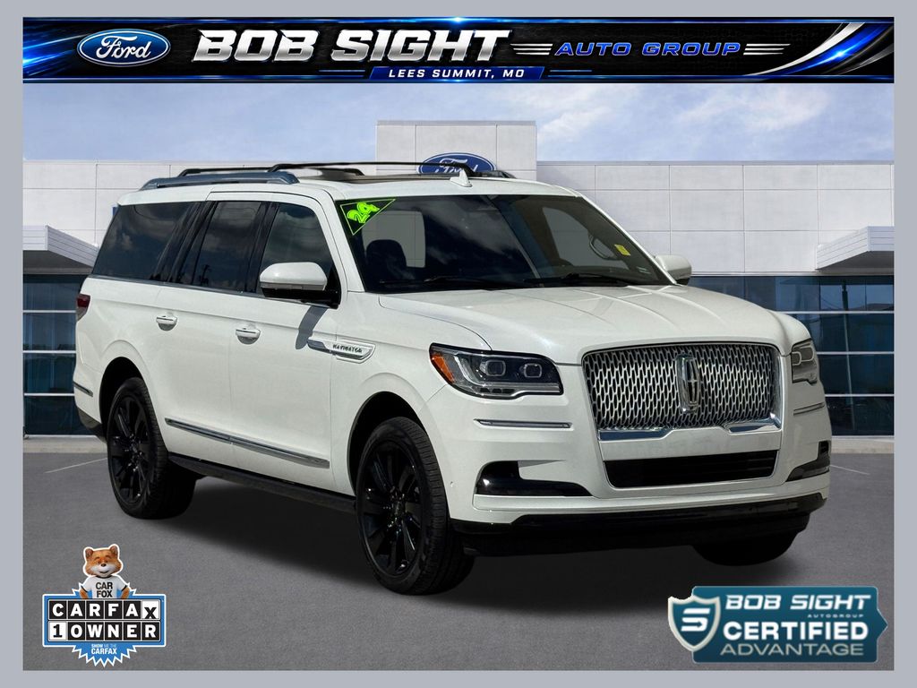 Pristine White Metallic Tri-Coat 2024 Lincoln Navigator SUV / Crossover Four-Wheel Drive Automatic