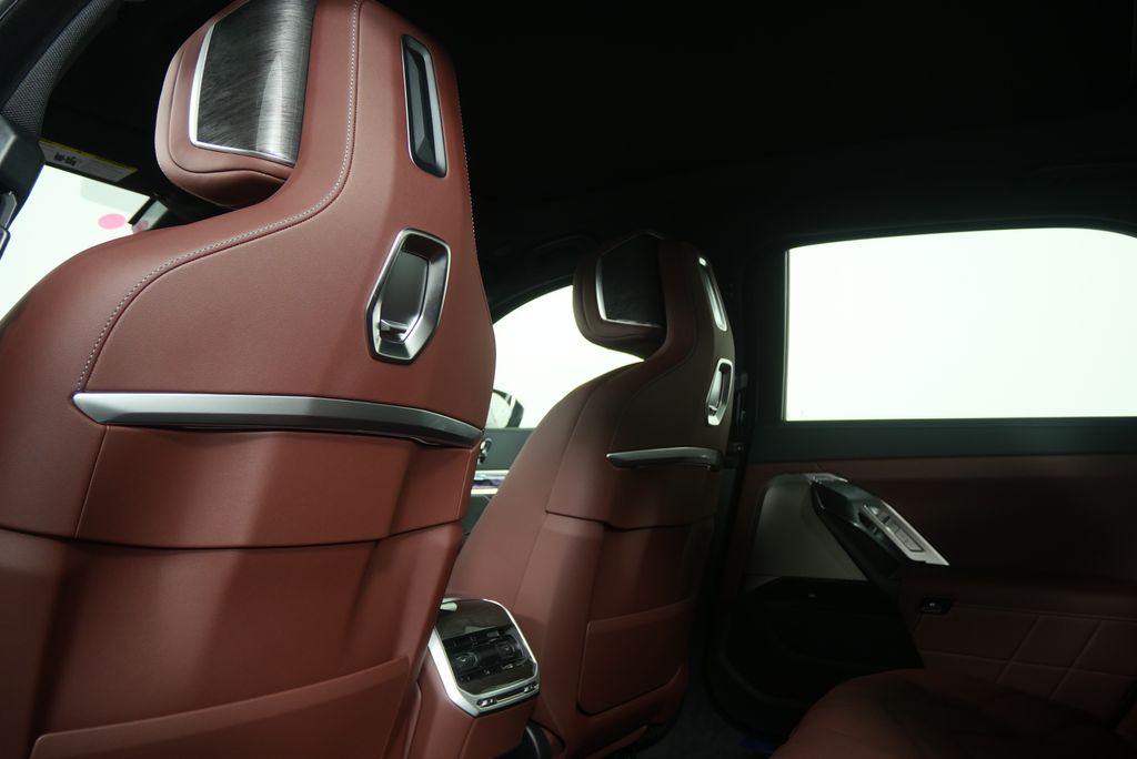 Thumbnail: 2026 BMW 7 Series - 17