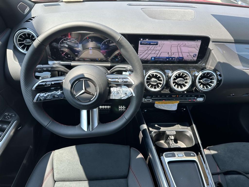 2025 Mercedes-Benz GLA 250 4MATIC 8