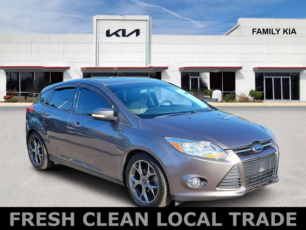 Sterling Gray Metallic 2014 Ford Focus SE Hatchback Hatchback Front-Wheel Drive 6-Speed Automatic