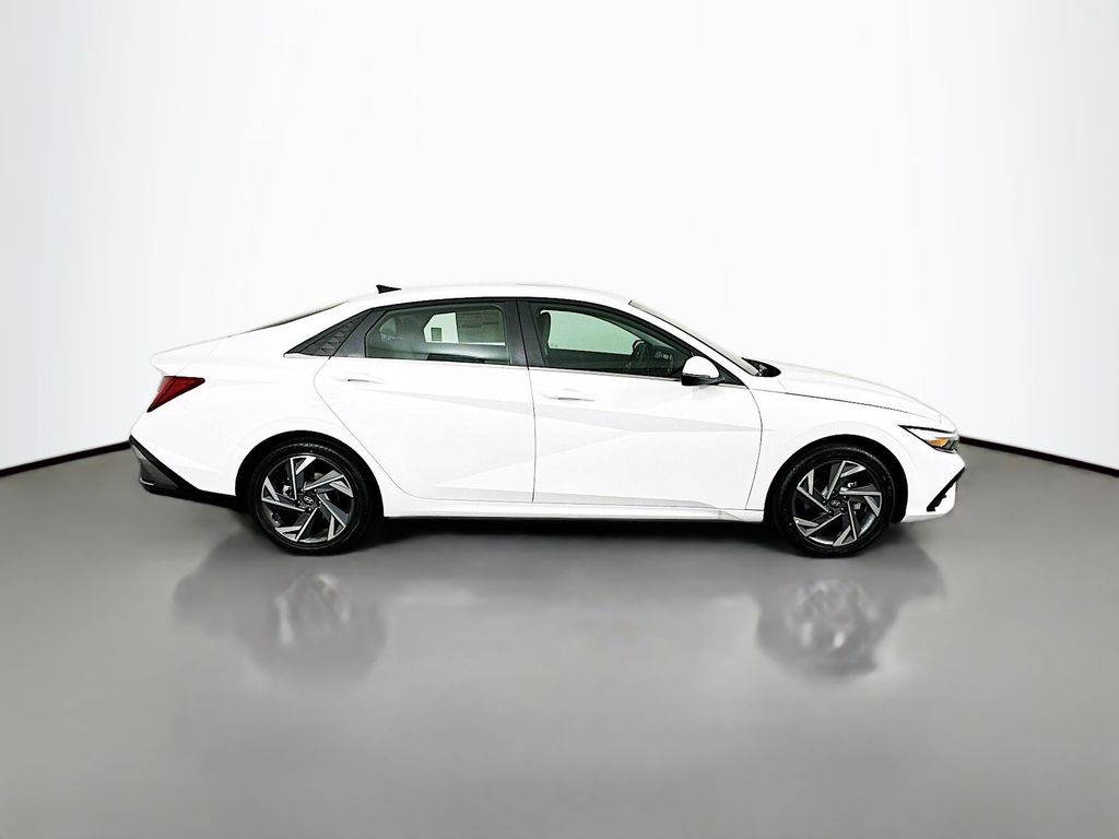 Thumbnail: 2025 Hyundai Elantra - 4
