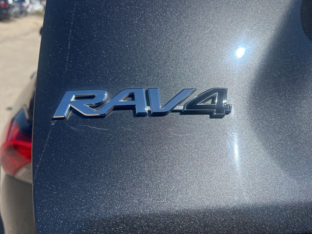 2022 Toyota RAV4 XLE Premium photo