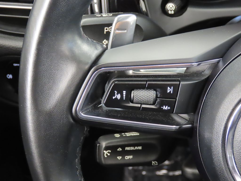 Thumbnail: 2022 Porsche Macan - 19