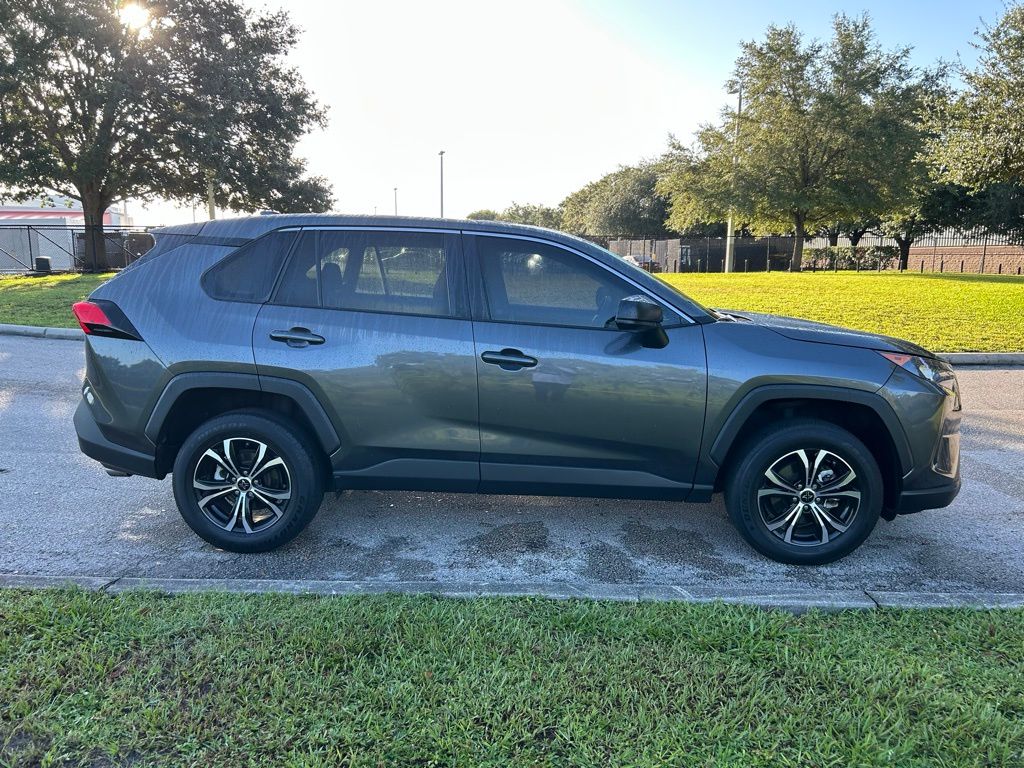 Thumbnail: 2022 Toyota RAV4 - 6