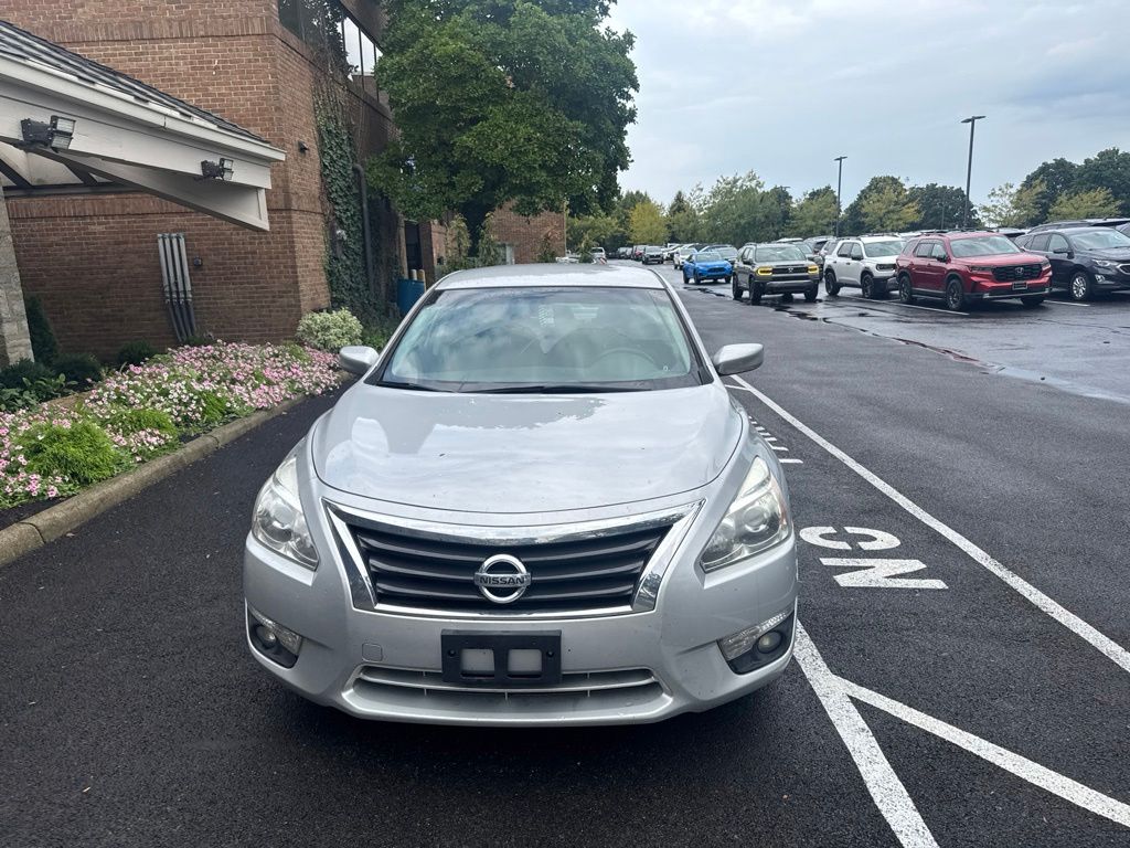 Used 2015 Silver Nissan 2.5 SV image 3