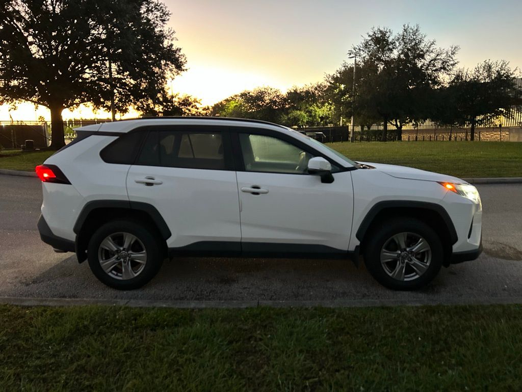 Thumbnail: 2022 Toyota RAV4 - 6