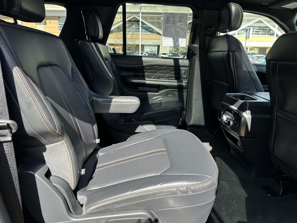 2024 Ford Expedition MAX Platinum 18
