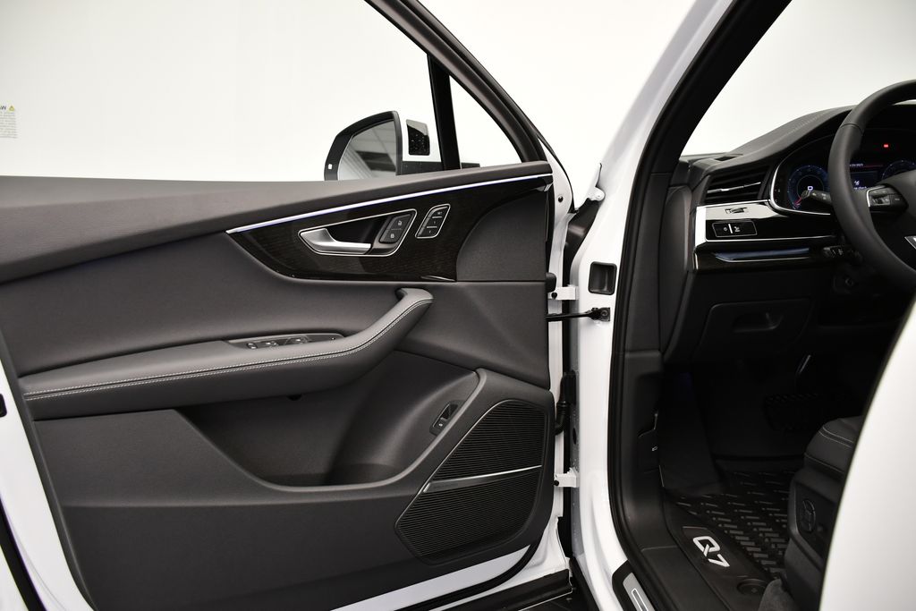 Thumbnail: 2026 Audi Q7 - 31