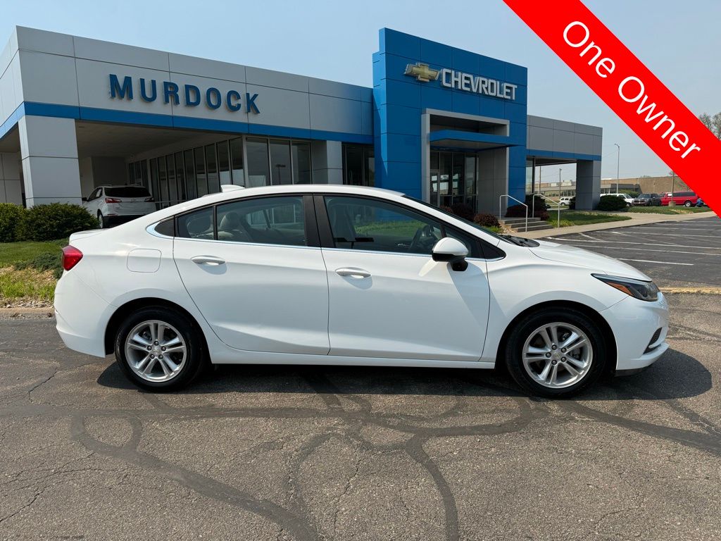 Summit White 2018 Chevrolet Cruze LT Sedan FWD Sedan Front-Wheel Drive 6-Speed Automatic