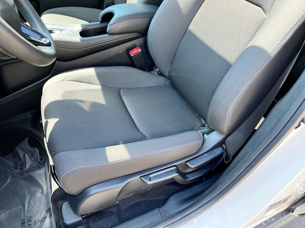 Used 2022 White Honda EX image 18