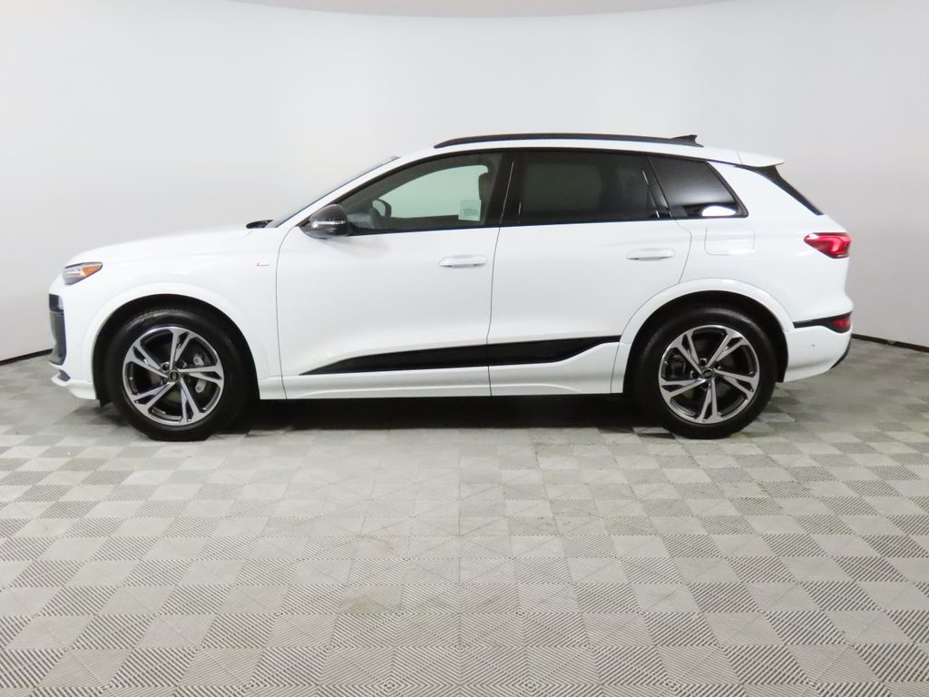 Thumbnail: 2027 Audi Q6 e-tron - 2