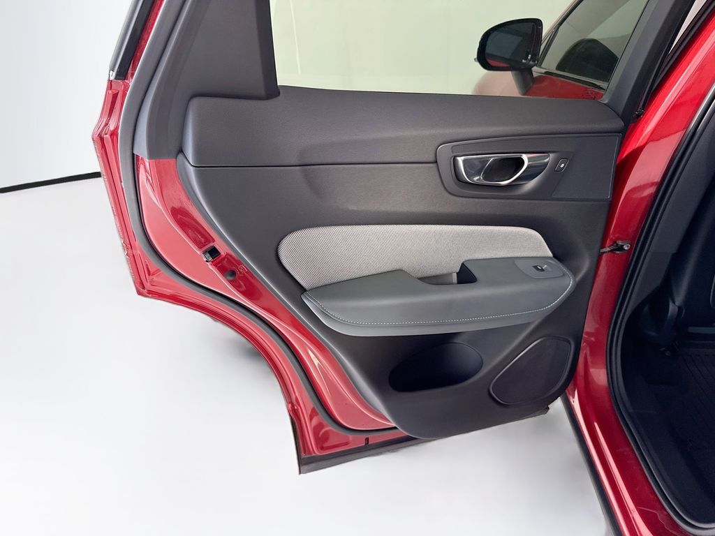 Thumbnail: 2021 Volvo XC60 - 26