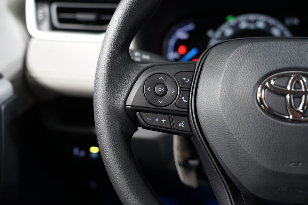 2025 Toyota RAV4 XLE 14