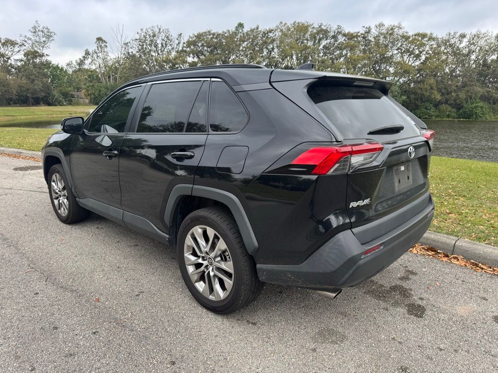 2021 Toyota RAV4 XLE Premium 3