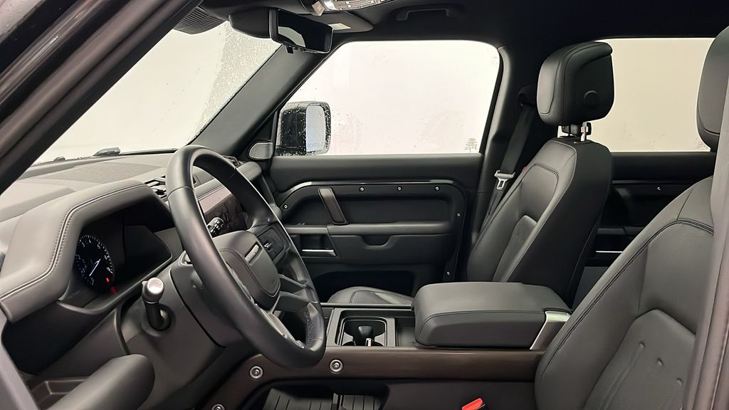 2023 Land Rover Defender 130 12