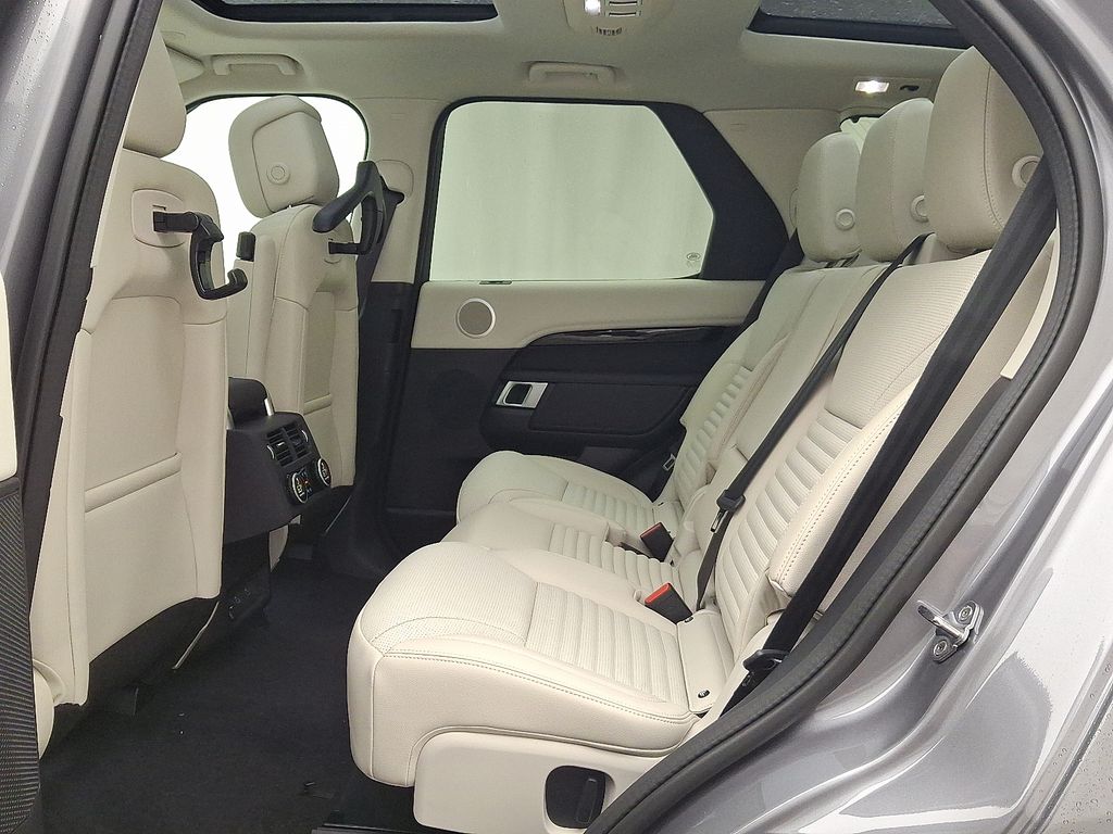 Thumbnail: 2026 Land Rover Discovery - 6