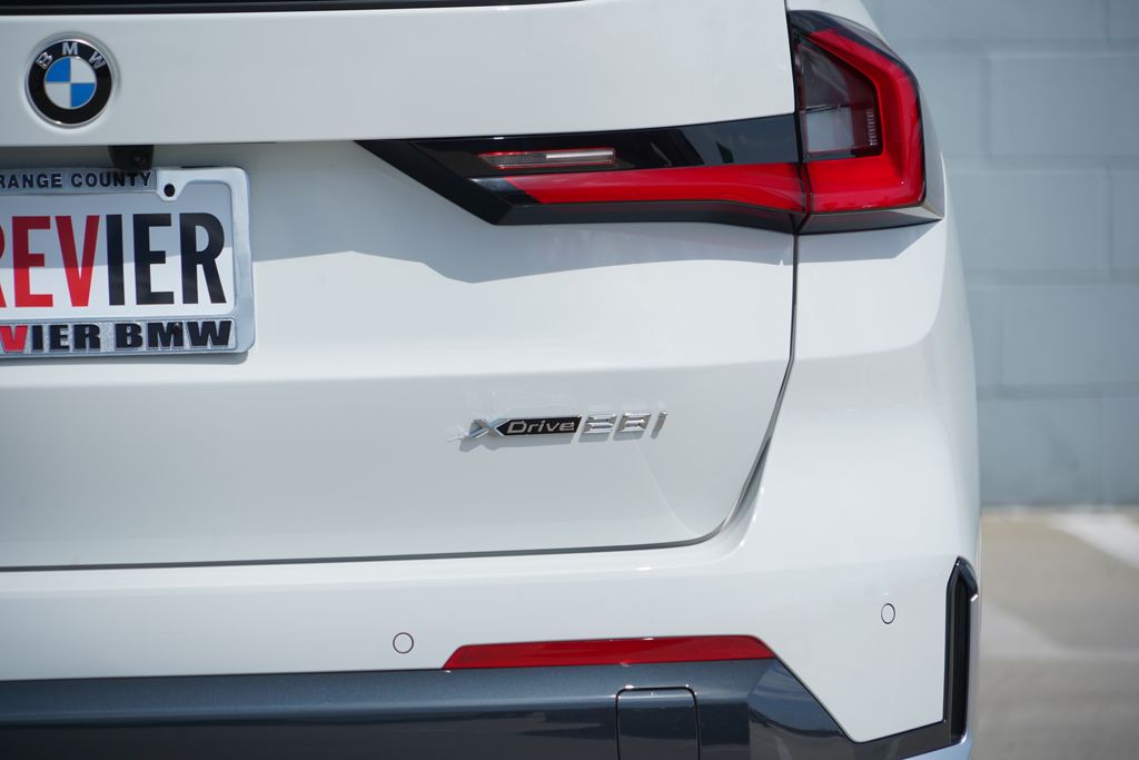 Thumbnail: 2027 BMW X1 - 8