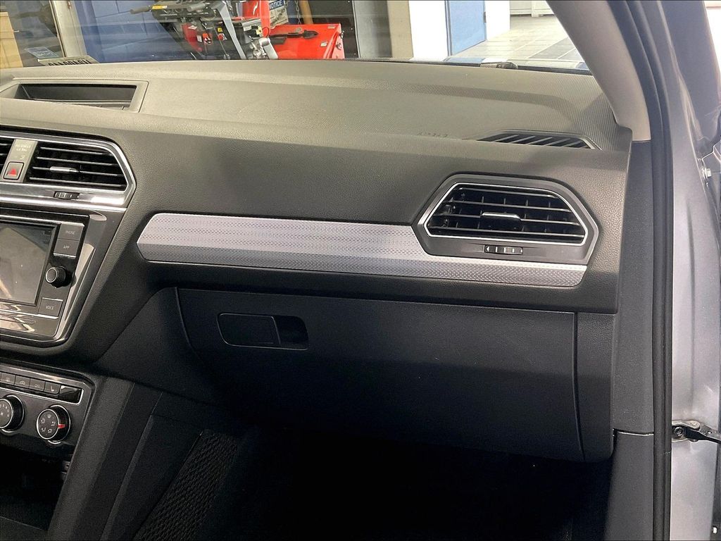 2023 Volkswagen Tiguan — photo 13