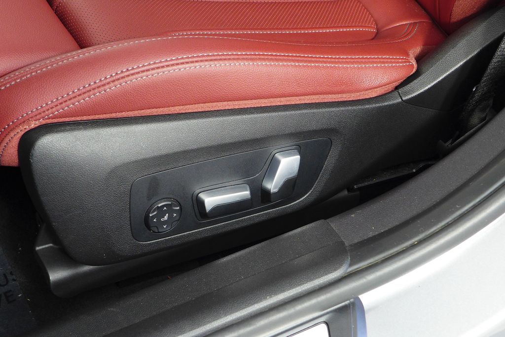 Thumbnail: 2024 BMW 3 Series - 23