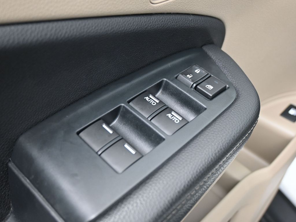 Used 2023 Platinum White Pearl Honda RTL image 31