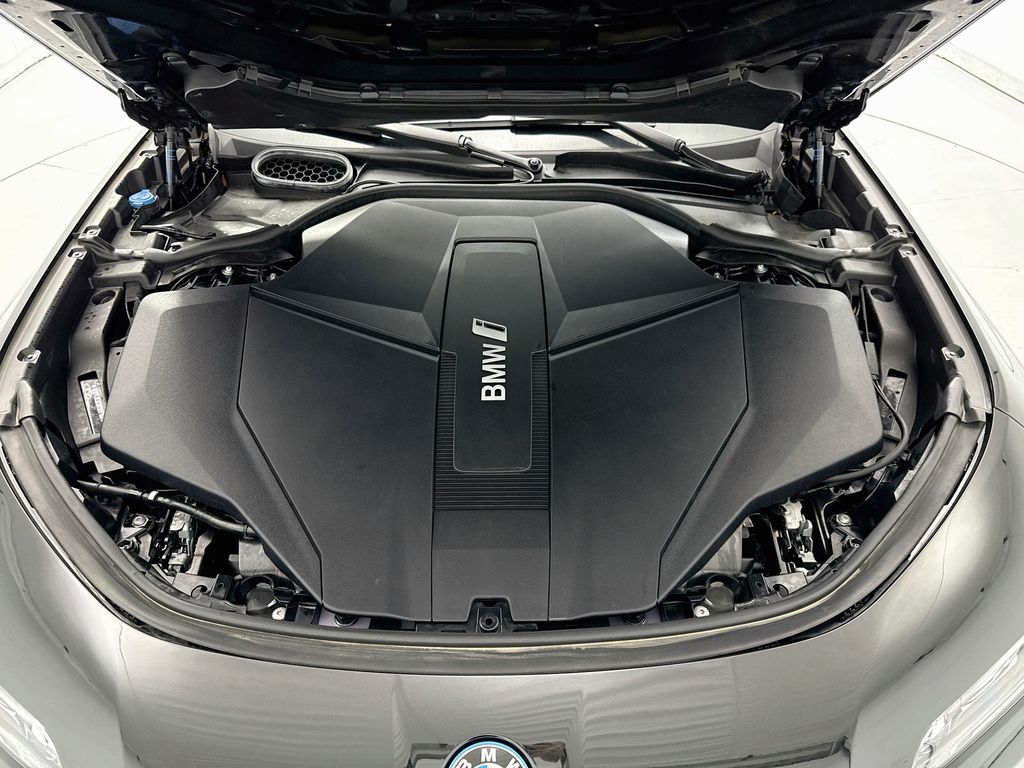 Thumbnail: 2024 BMW i7 - 28
