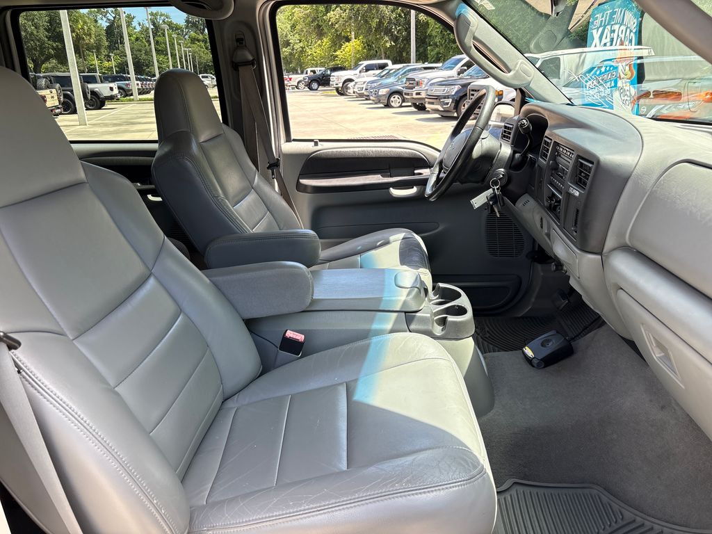 Used 2005 Silver Ford XLS image 26