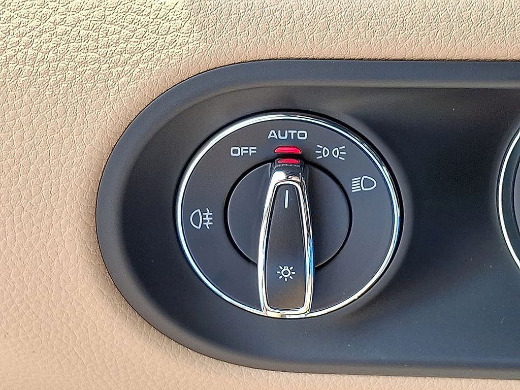 Thumbnail: 2025 Porsche Macan - 25