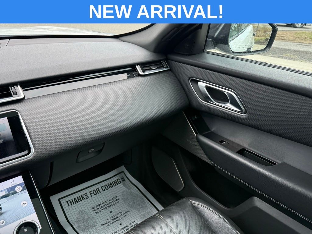 Used 2019 White Land Rover SE R-Dynamic image 43