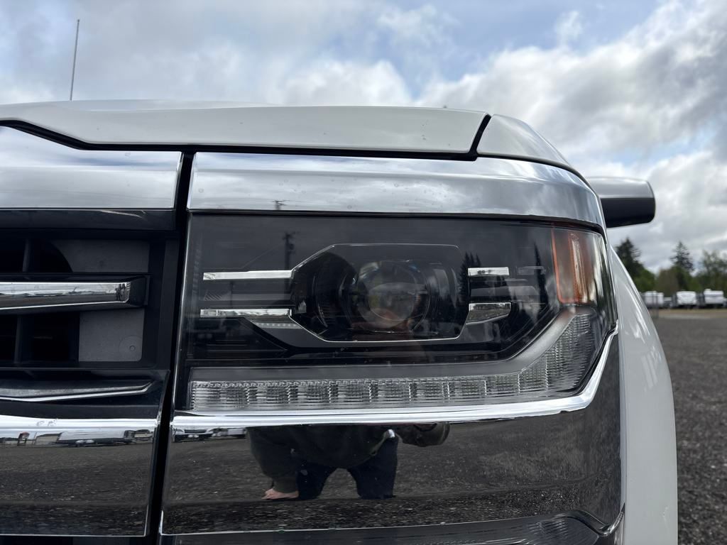 2017 Iridescent Pearl Tricoat Chevrolet Silverado 1500 High Country 4X4 Truck