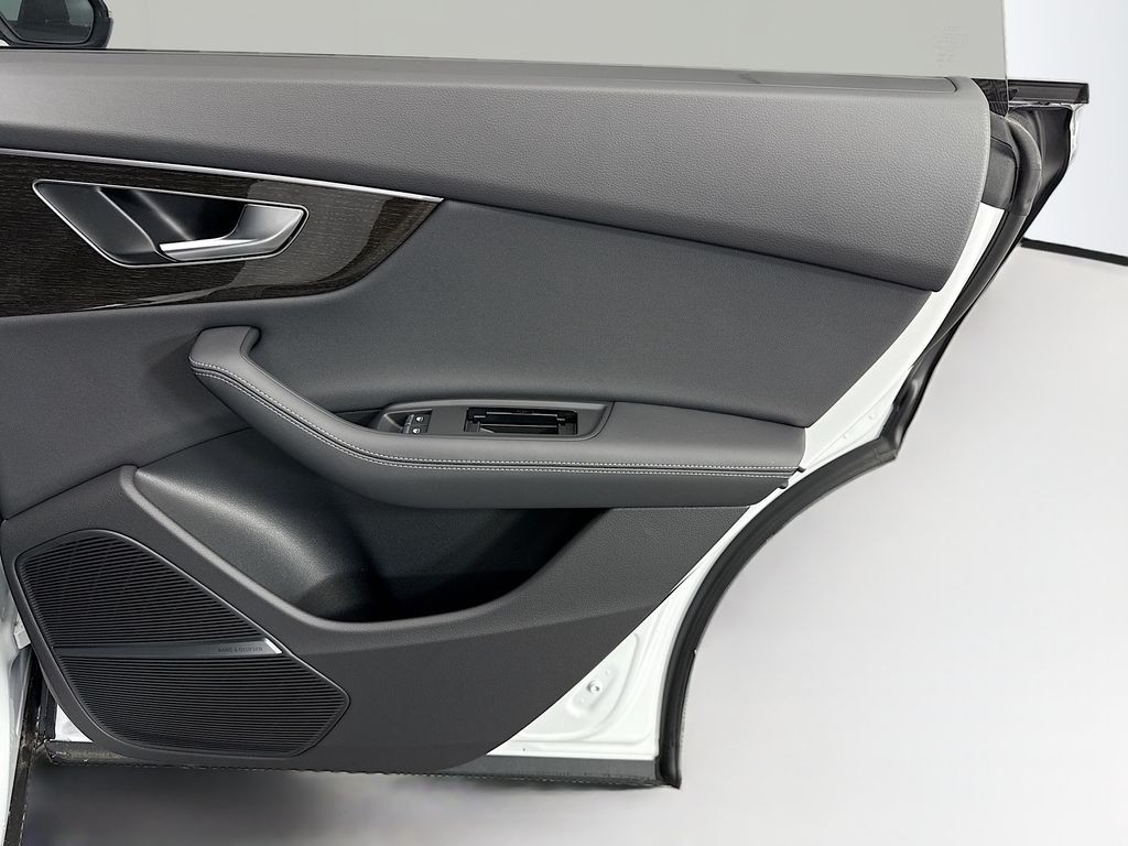 Thumbnail: 2026 Audi Q8 - 26