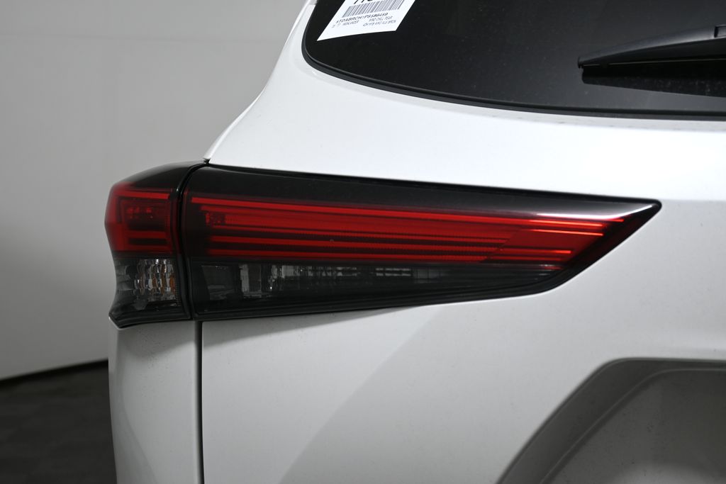 Thumbnail: 2023 Toyota Highlander - 12
