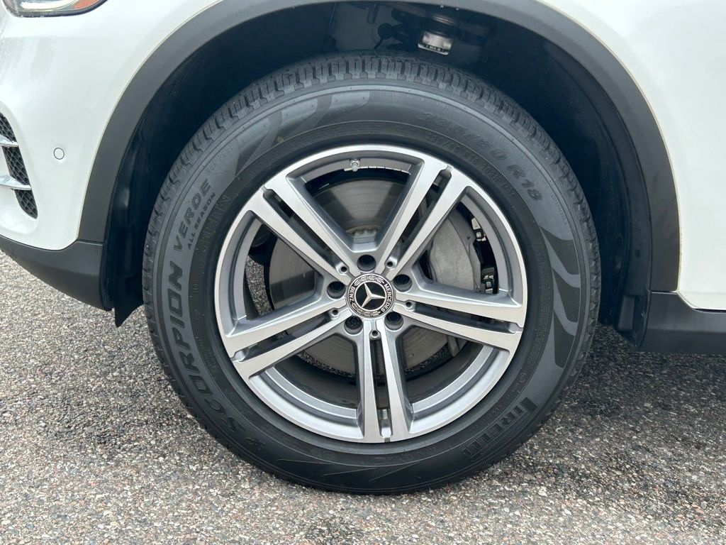 Used 2022  Mercedes-Benz GLC 300 image 32