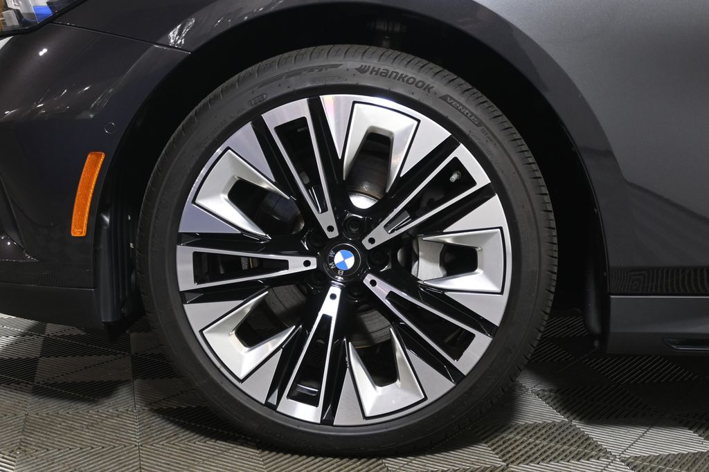 Thumbnail: 2026 BMW 5 Series - 12