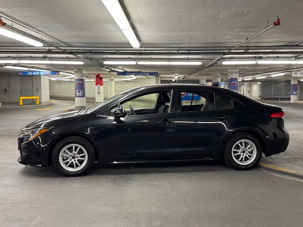 2022 Toyota Corolla Hybrid LE 31