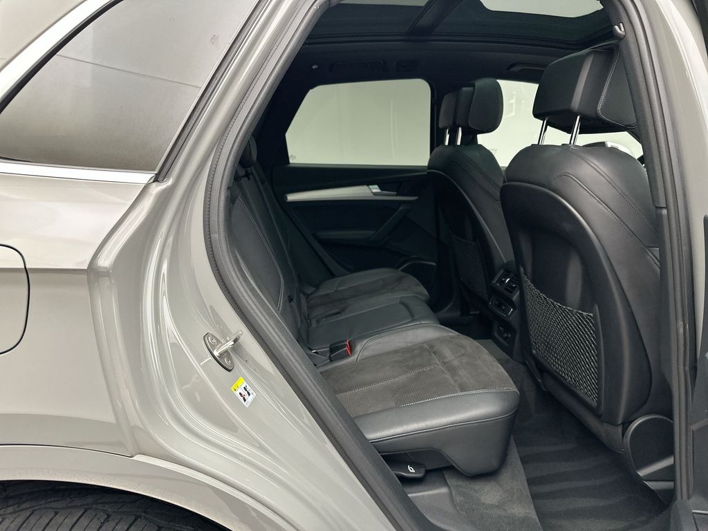 Thumbnail: 2020 Audi SQ5 - 7