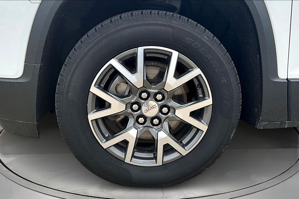 Used 2020 White GMC SLE image 31