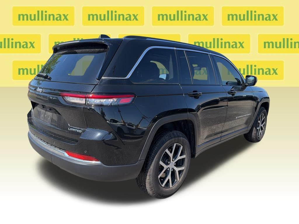 2023 Diamond Black Crystal Pearlcoat Jeep Grand Cherokee Limited RWD SUV