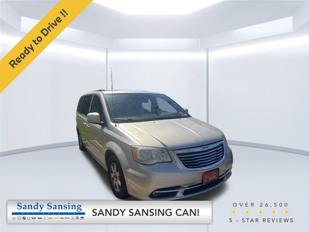 2013 Chrysler Town & Country Touring FWD