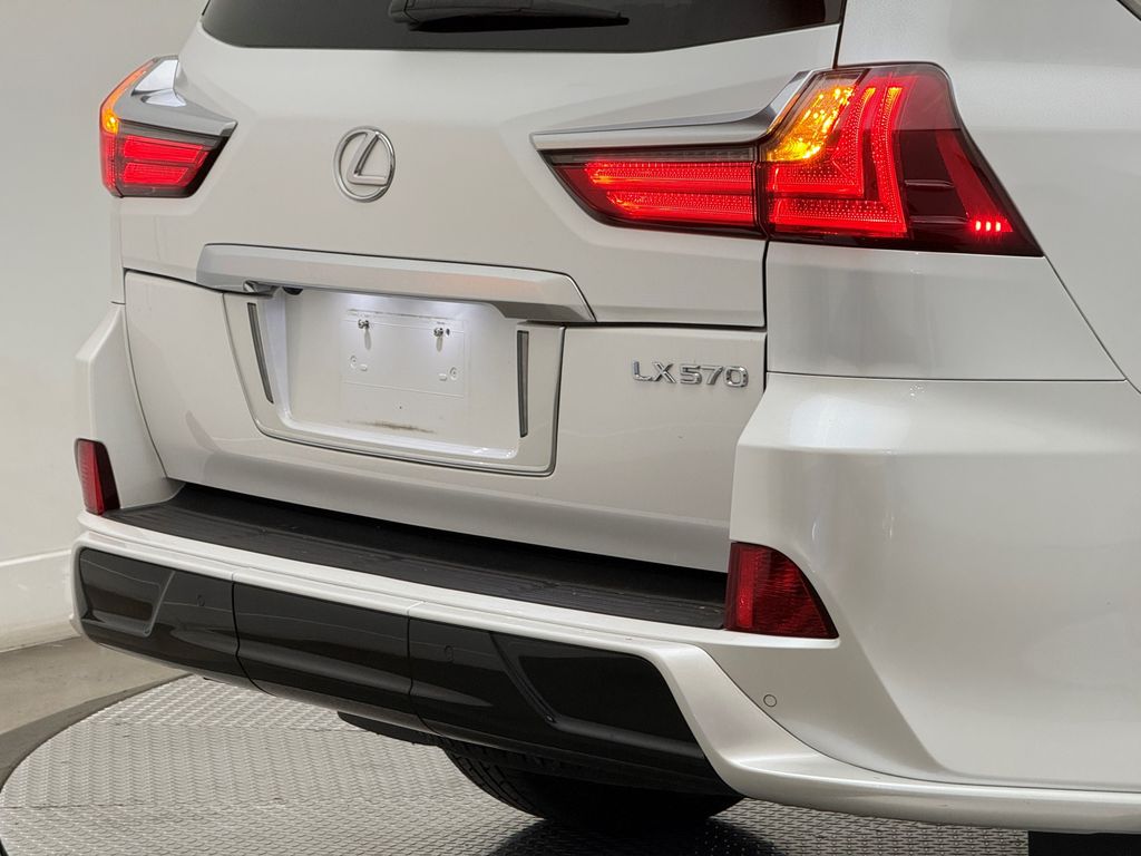 Thumbnail: 2021 Lexus LX - 18