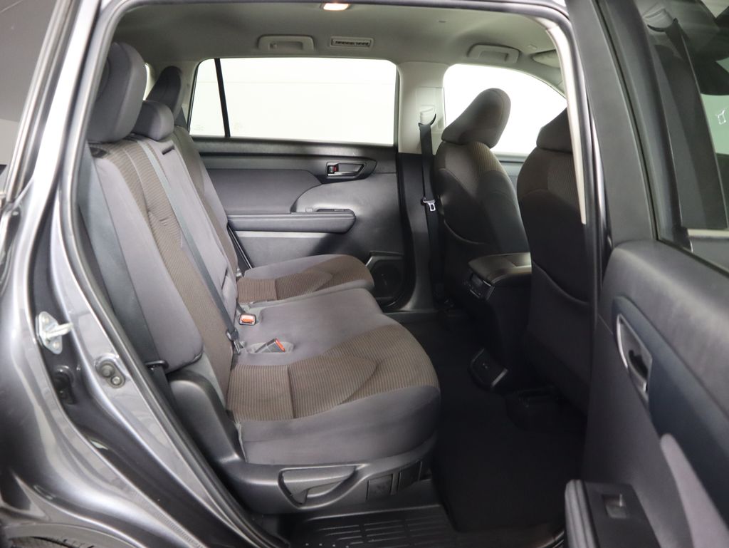Thumbnail: 2023 Toyota Highlander - 22