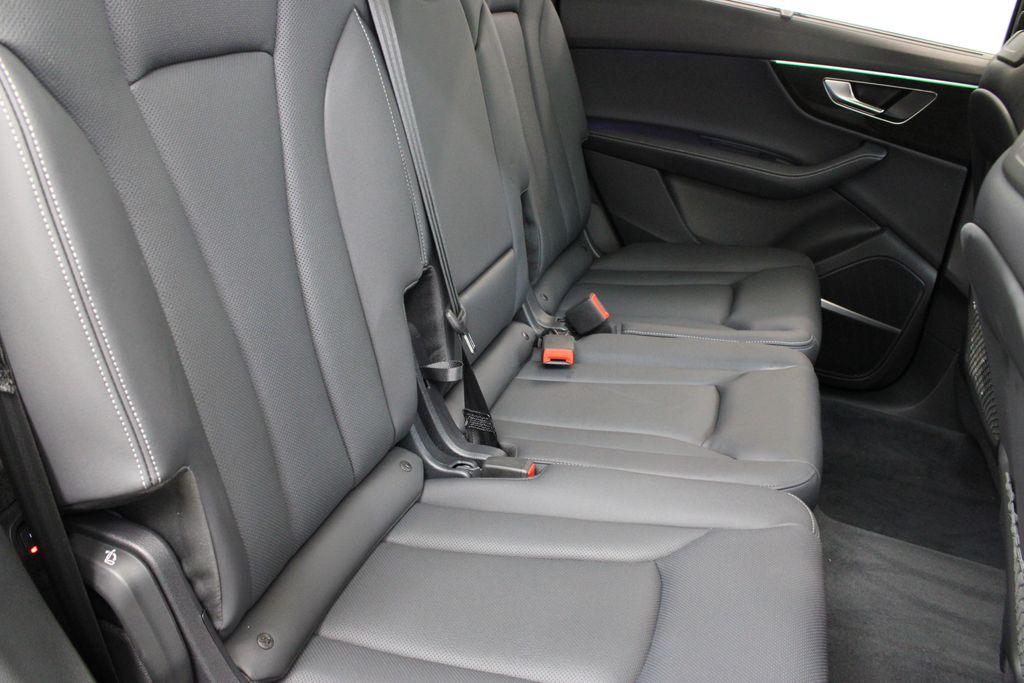 new 2025 Audi Q7 car, priced at $64,158
