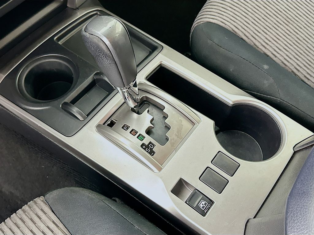 Thumbnail: 2015 Toyota 4Runner - 17