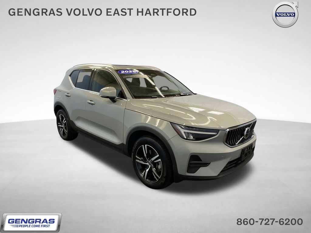 Vapour Gray Metallic 2025 Volvo XC40 B5 Core Bright Theme AWD SUV / Crossover All-Wheel Drive Automatic