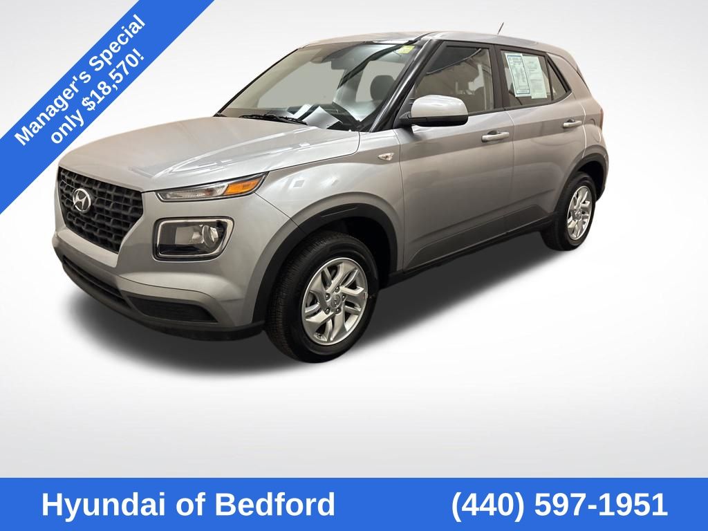 Shimmering Silver 2026 Hyundai Venue SE FWD SUV / Crossover Front-Wheel Drive Continuously Variable Transmission