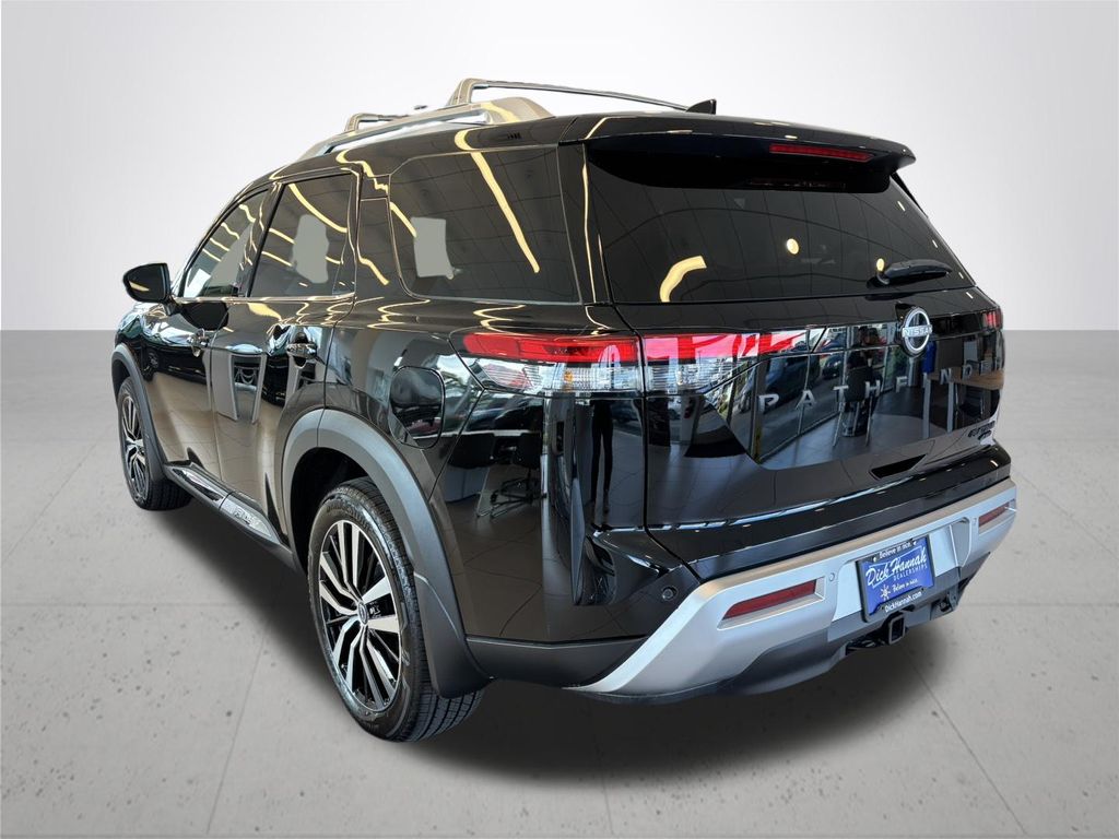 2025 Nissan Pathfinder Platinum