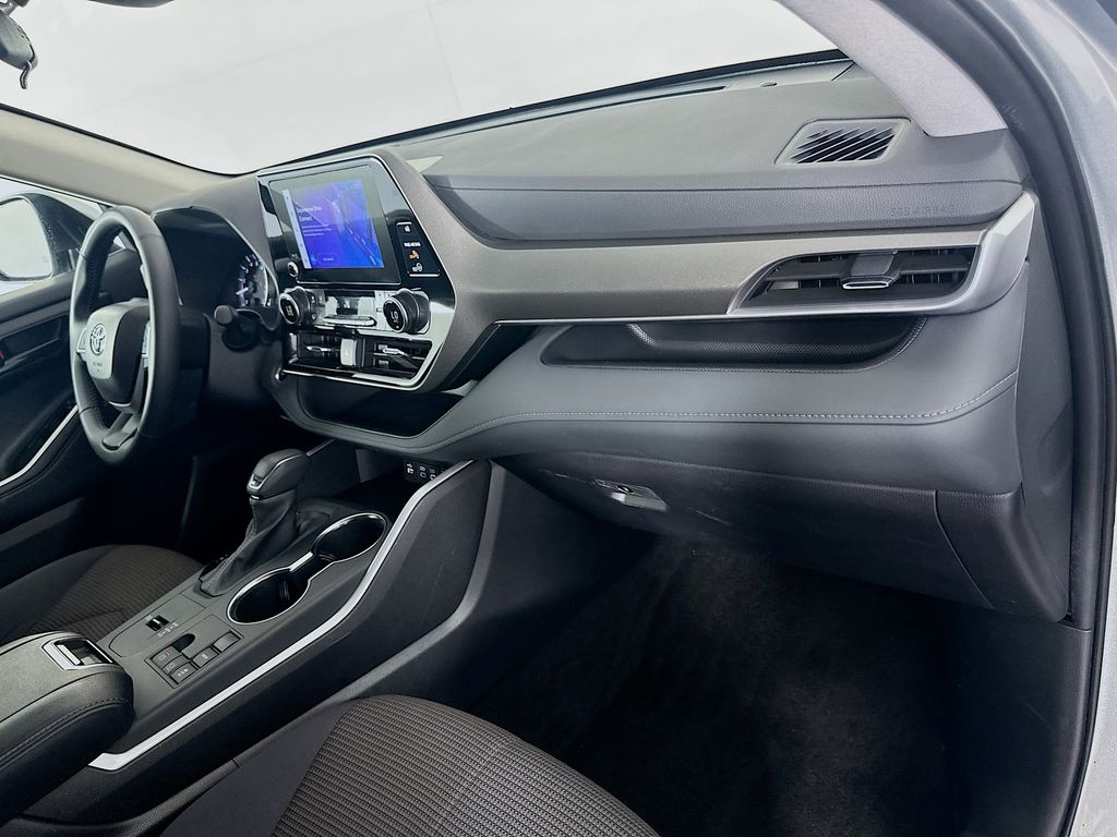 Thumbnail: 2025 Toyota Highlander - 29