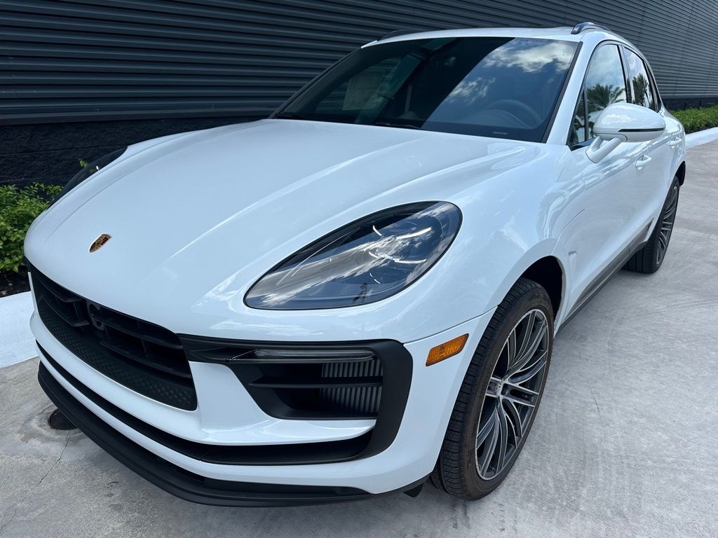Thumbnail: 2025 Porsche Macan - 6